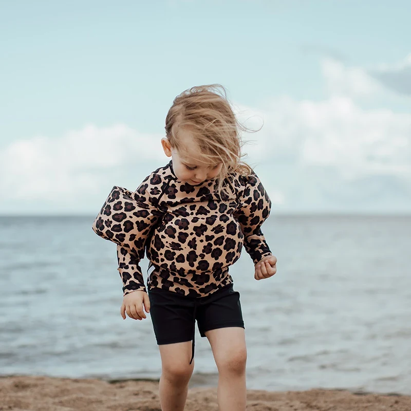 Piikaboo Simväst Brun/Guld Leo 15-30 kg Piikaboo