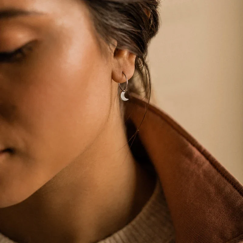 Blomdahl Örhängen Ring Pendant Moon 8 mm Blomdahl