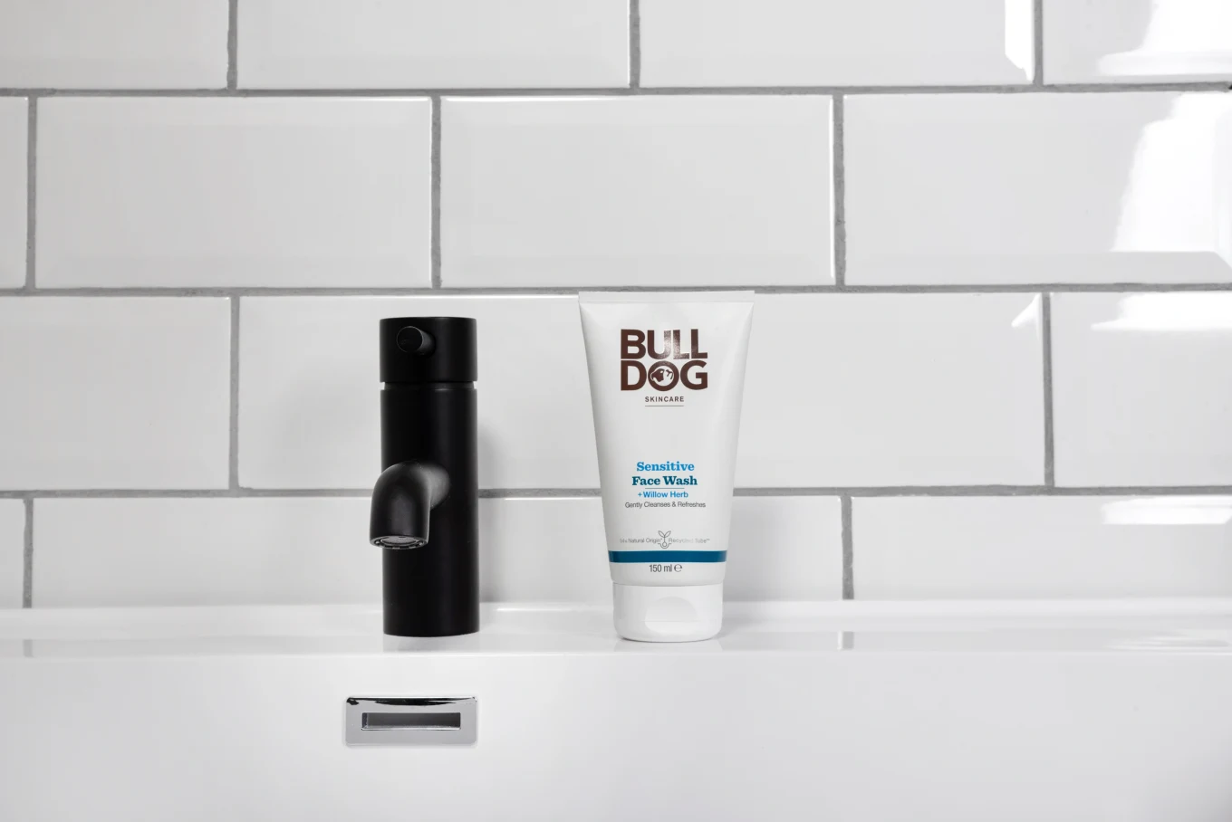 Bulldog Sensitive Face Wash 150 ml Bulldog