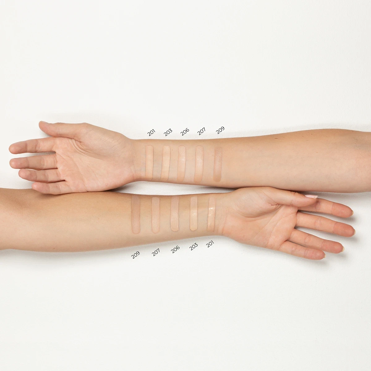 Lavinde Copenhagen Natural Glow Liquid Foundation 207 Beige Lavinde Copenhagen