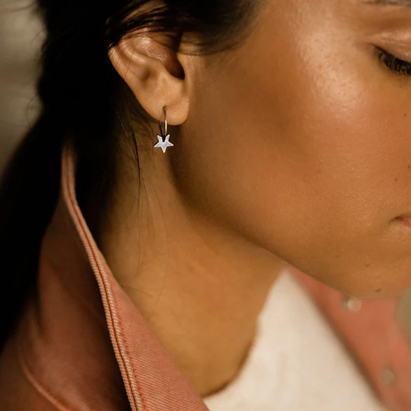 Blomdahl Örhänge Natural Titanium Ear Ring Pendant Star 8 mm Blomdahl