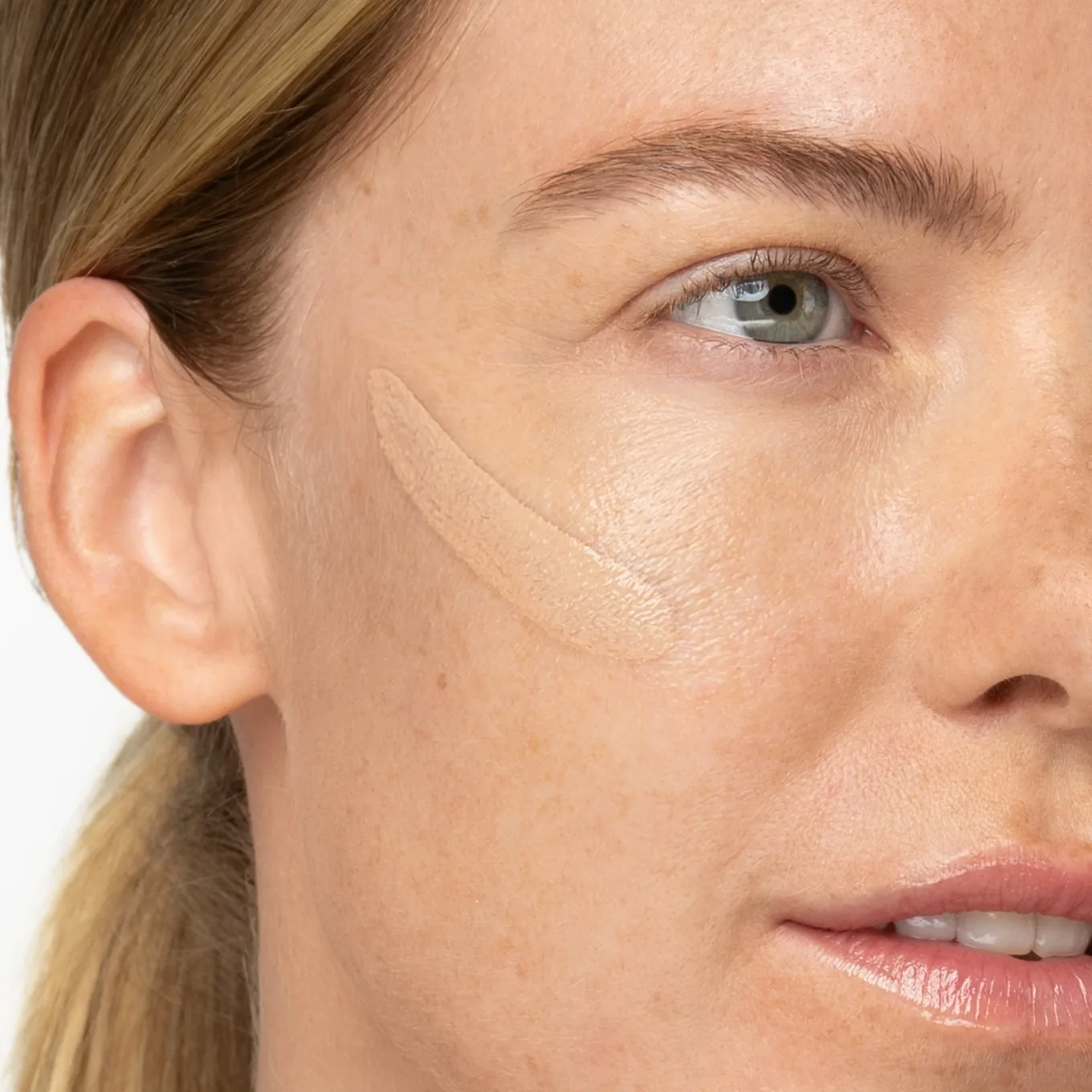 Lavinde Copenhagen Natural Glow Liquid Foundation 207 Beige Lavinde Copenhagen