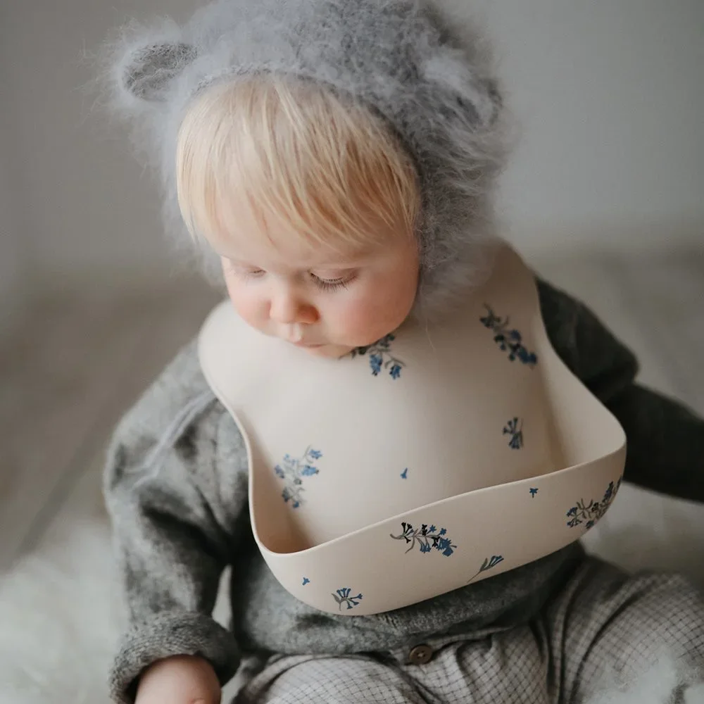 Mushie Silicone Bib Lilac Flowers Mushie