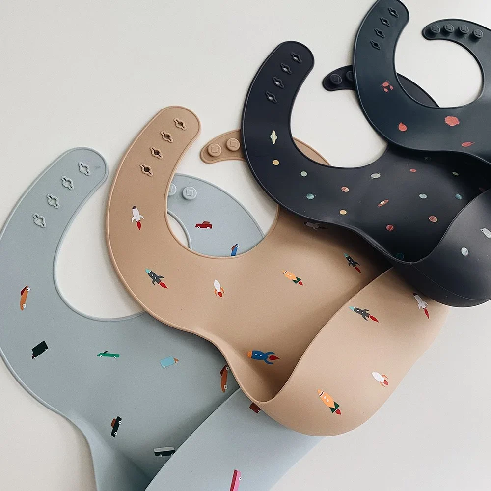 Mushie Silicone Bib Retro Cars Mushie