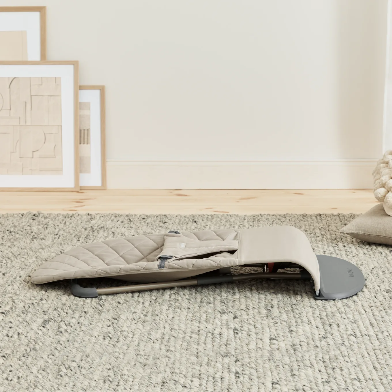 BabyBjörn Babysitter Bliss Vävd Klassisk Quilt Sandgrå BabyBjörn