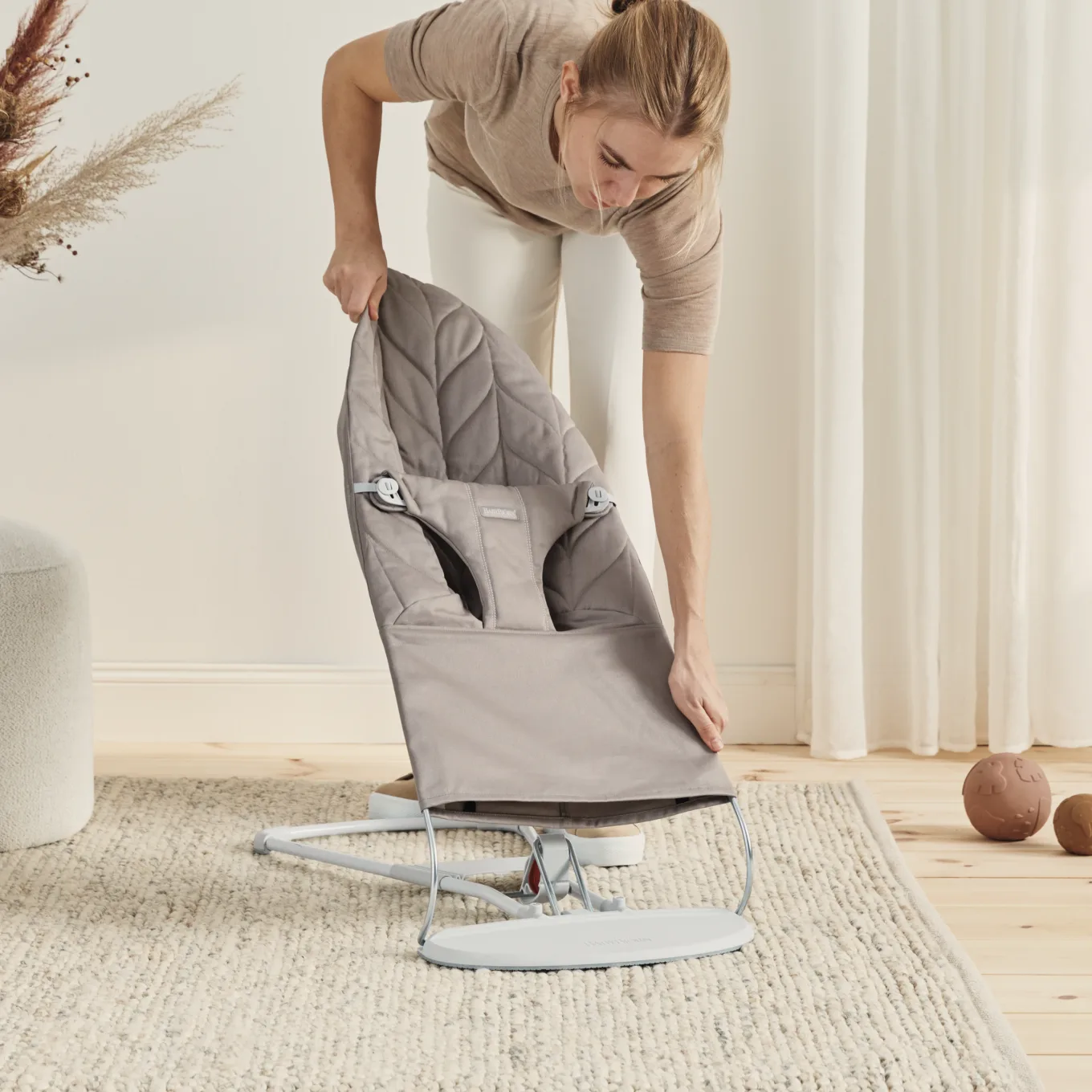 BabyBjörn Babysitter Bliss Vävd Klassisk Quilt Sandgrå BabyBjörn
