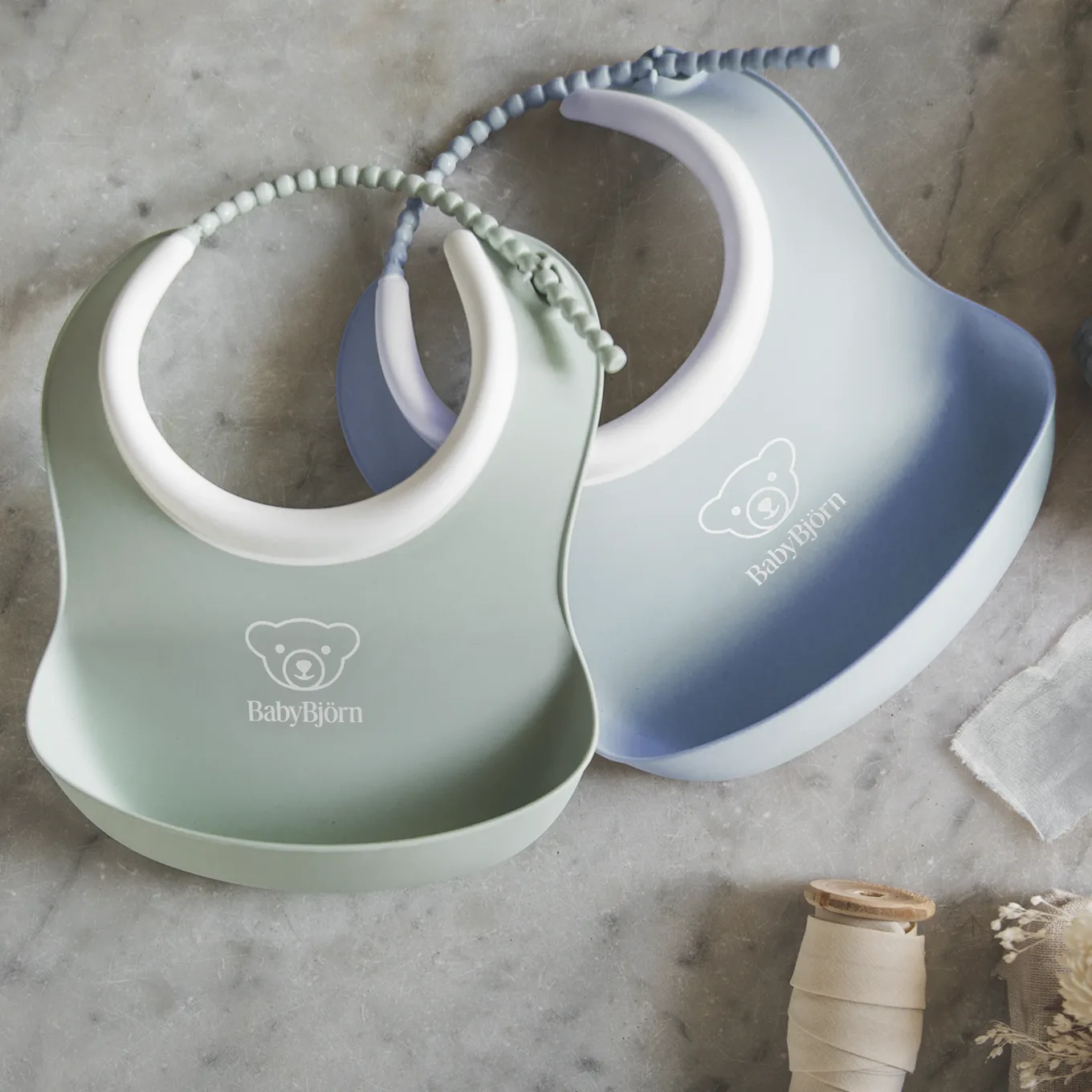 BabyBjörn Liten Haklapp Blekgrön/ Blekblå 2 st BabyBjörn