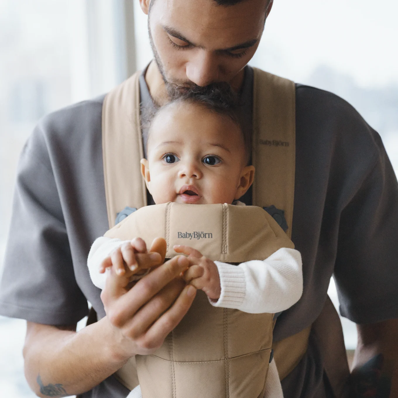 BabyBjörn Bärsele Mini Vävd Beige BabyBjörn