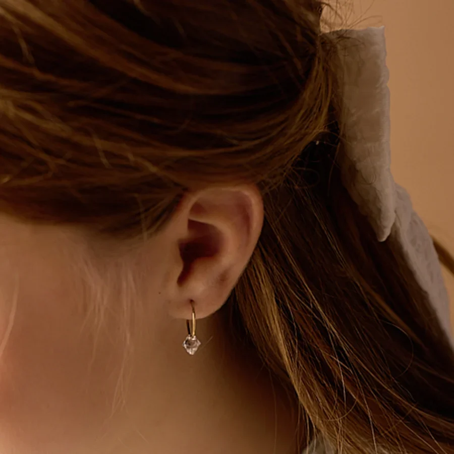 Blomdahl GT Ear Ring 14 mm Bicone 6 mm Crystal Blomdahl