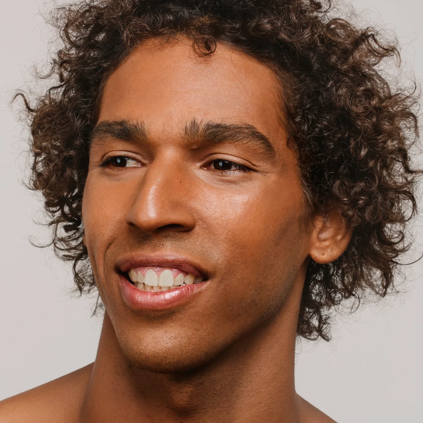 Mádara Skin Equal Foundation 30 ml 80 Fudge Mádara